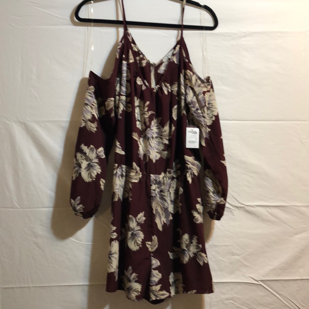 Charlotte Roisse maroon jumper